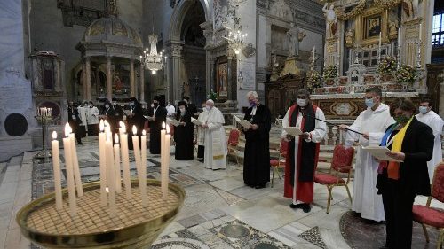 Z Ríma znel odkaz pokoja a bratstva: „Nikto sa nezachráni sám“ - homília pápeža Františka