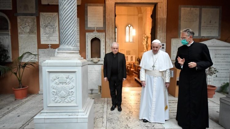 2020.11.02 Santa Messa pro defunti e preghiera nelle tombe del Cimitero Teutonico e nelle Grotte Vaticane