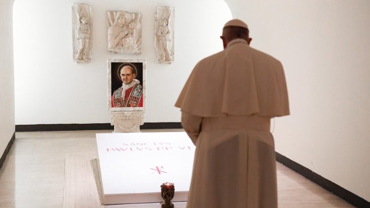 2020.11.02 Santa Messa pro defunti e preghiera nelle tombe del Cimitero Teutonico e nelle Grotte Vaticane