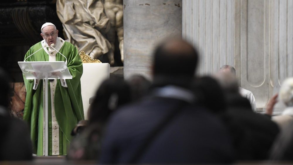Francisco na missa especial dedicada aos pobres