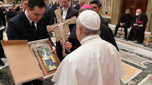 Папа: Ісус, Який народжується – знак надії для світу, що страждає