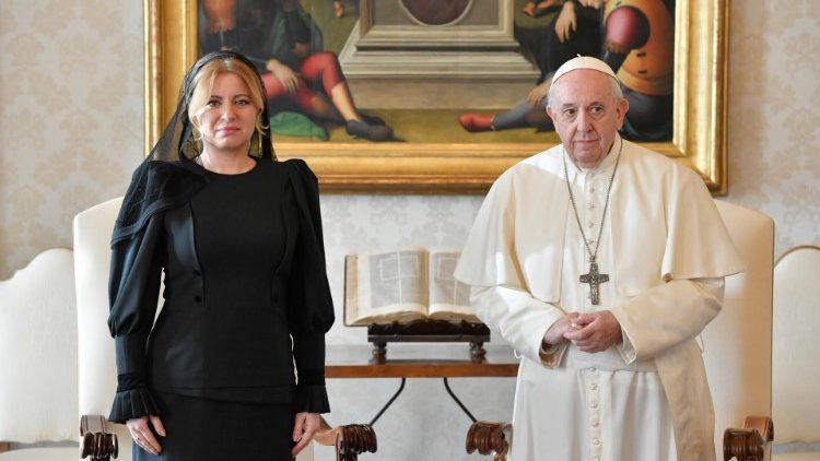 Die slowakische Präsidentin Zuzana Čaputová beim Papst