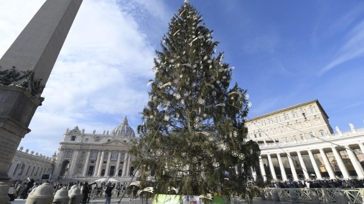 Piazza San Pietro durante le festività natalizie