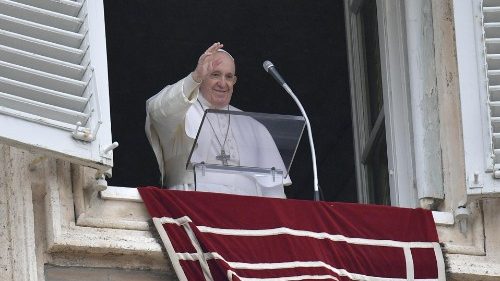 Svätý Otec žehnal už opäť z okna, modlil sa za Mjanmarsko