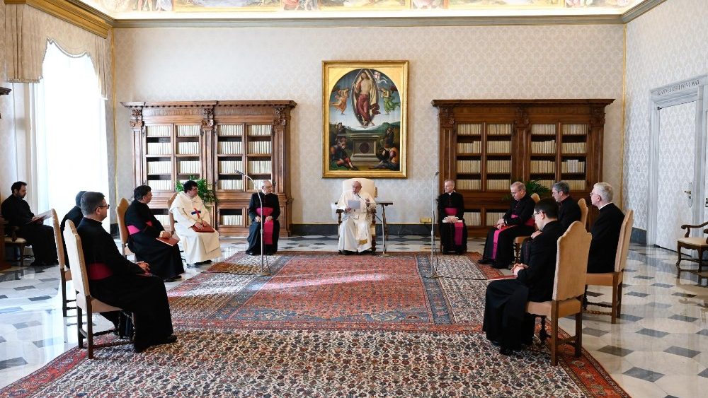 Ein Blick in die Bibliothek des Apostolischen Palasts