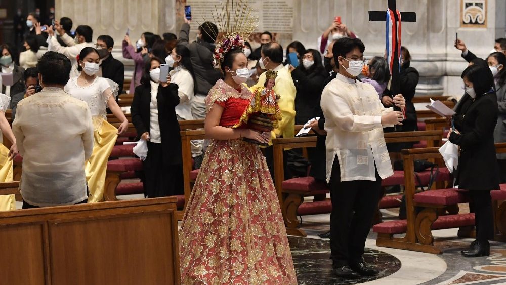 Papa Francisco. Santa Misa con la comunidad filipina