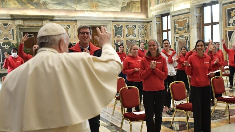 Papst hat einige Freiwillige der NGO FIDESCO in Audienz empfangen