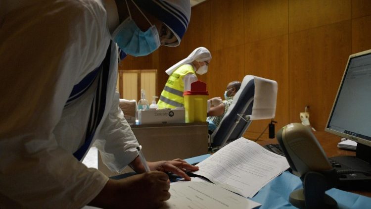 A vacinação deste sábado (8) vai contemplar adesões recebidas no Vaticano