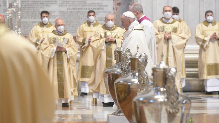 Alhamisi Kuu ni Siku Pia ya KUbariki Mafuta ya Krisma ya Wokovu