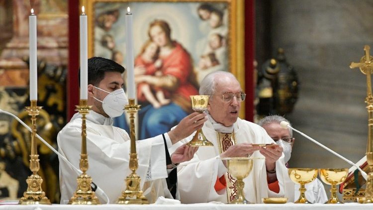 Jueves Santo: el cardenal Re preside la Misa "in Coeli Domini"