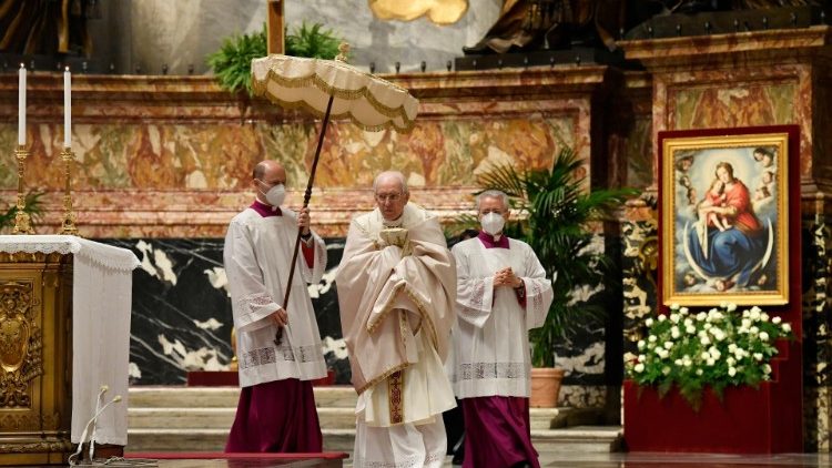 Jueves Santo: el cardenal Re preside la Misa "in Coeli Domini"