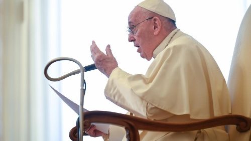Catequesis del Papa: Rezar es el primer modo de amar