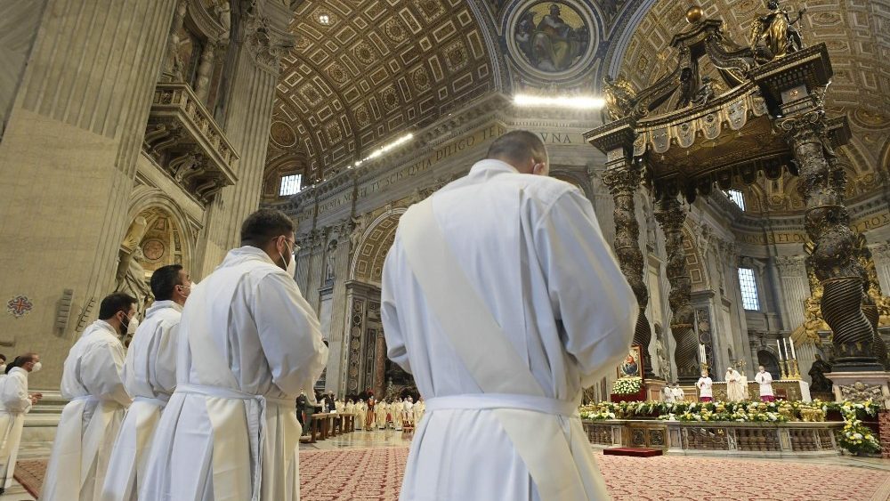 Missa com ordenações sacerdotais na Basílica de São Pedro