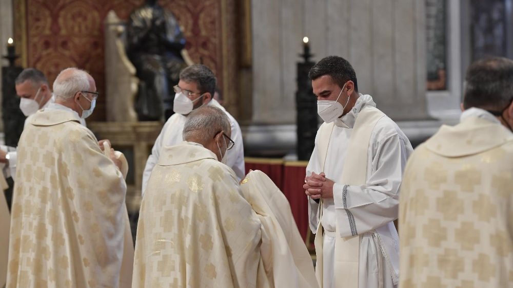 Missa com ordenações sacerdotais na Basílica de São Pedro