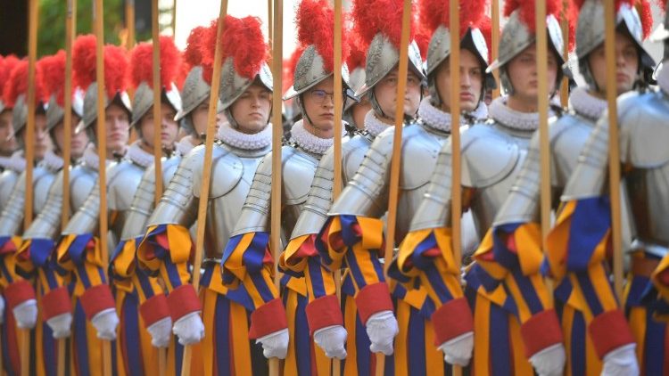 Nifanye nini? Ni swali la msingi na zuri tunalokutana nalo mara kadhaa katika Injili ya Luka na Kitabu cha Matendo ya Mitume. Makutano, watoza ushuru, maaskari wanamuuliza Yohane Mbatizaji tufanye nini?  