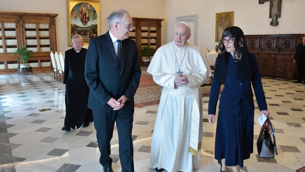 Papa Francisco com presidente da Suíça Guy Parmelin e consorte