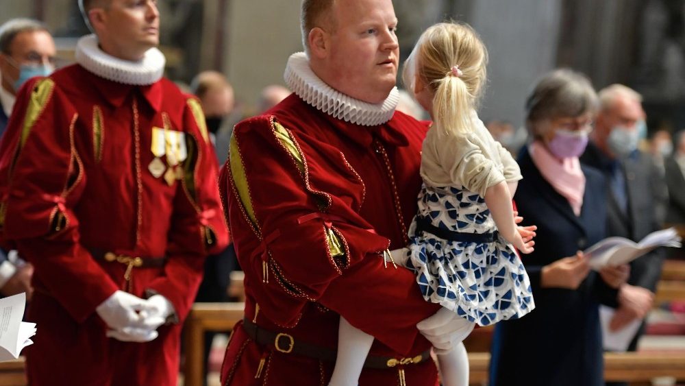 El Cardenal Pietro Parolin preside la Misa con motivo del juramento de la Guardia Suiza Pontificia