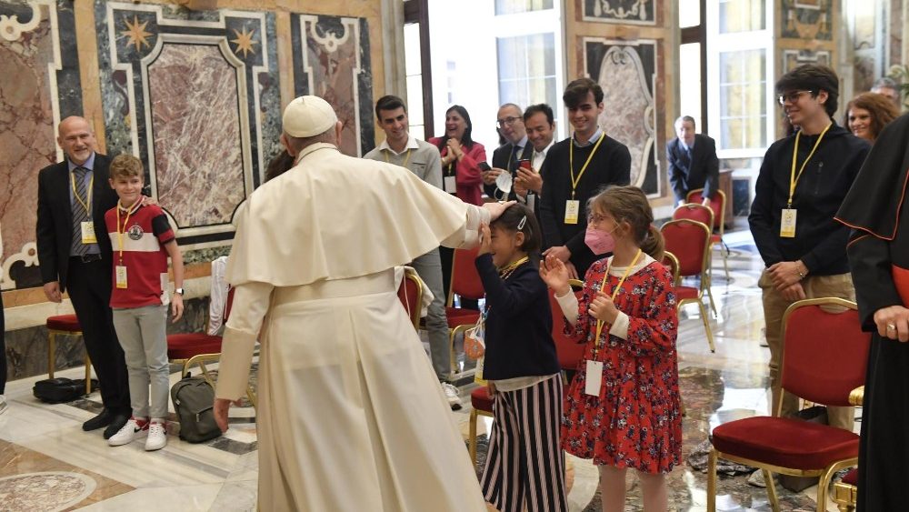 El Papa recibe a los miembros de la Asociación Meter. 