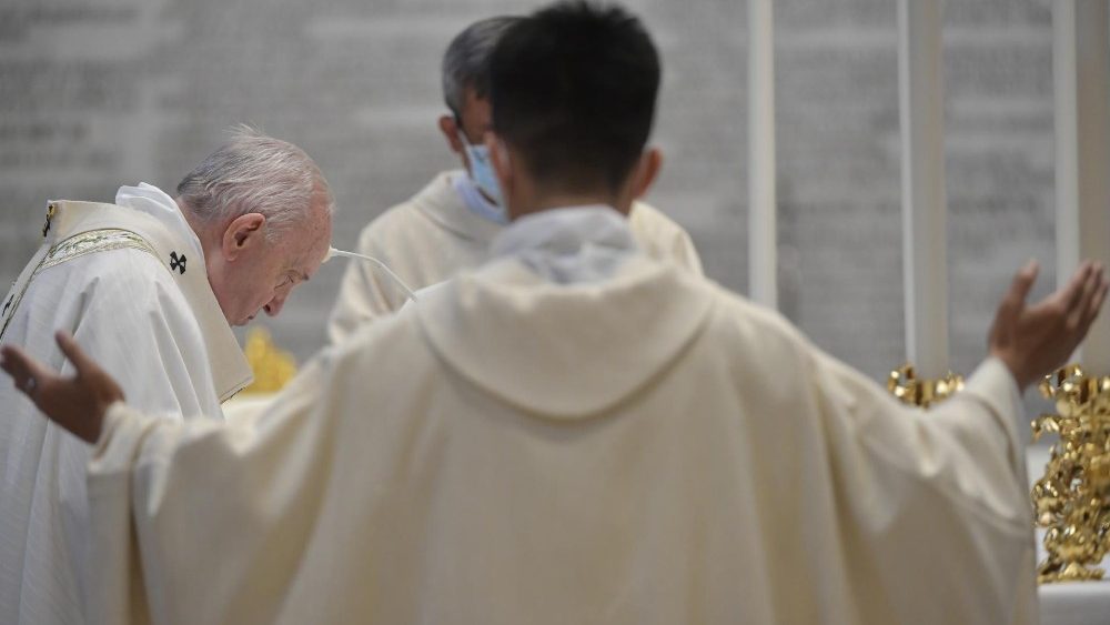 Santa Missa foi concelebrada por sacerdotes birmaneses