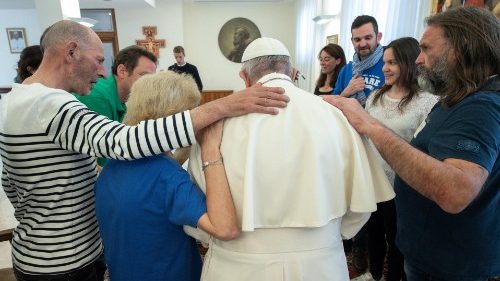 Il Papa ai poveri e senzatetto di Lazare: “Non siete scarti o falliti, ma un dono prezioso”