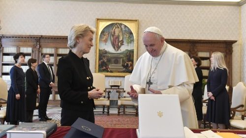 Von der Leyen dal Papa: insieme alla Santa Sede per garantire il vaccino per tutti 