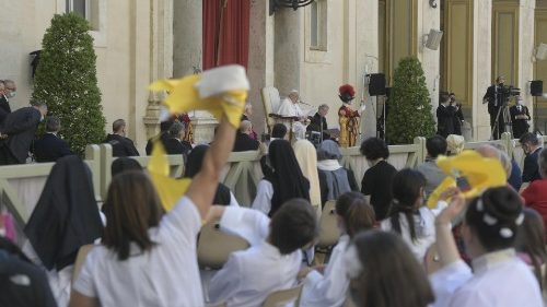 Audience générale: «la prière n’est pas une baguette magique» 