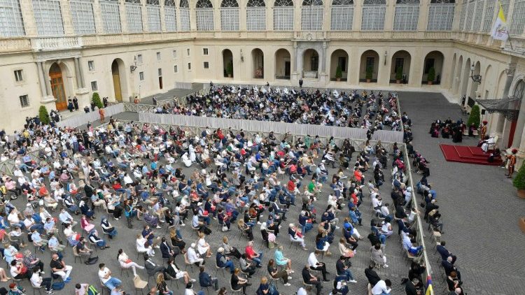 "Telt ház" a Damazusz-udvarban a pápai kihallgatás során 