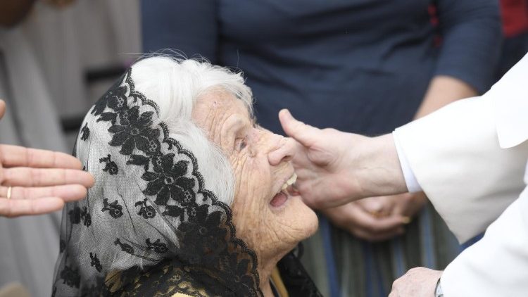 “Não existe idade para aposentar-se da tarefa de anunciar o Evangelho", ensina o Papa