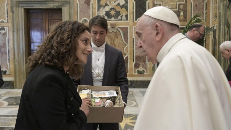 Papst Franziskus empfing eine Gruppe des sogenannten Policoro-Projekts, das sich um Jugendarbeitslosigkeit kümmert