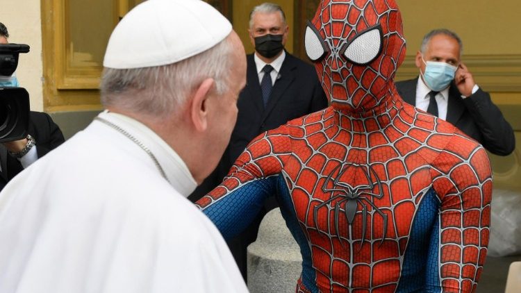 Papa Francesco e ... Spiderman (Udienza Generale del 23 giugno 2021)