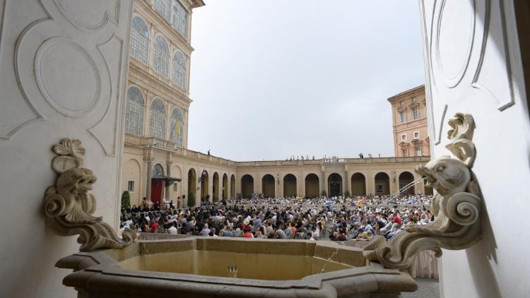 Audiência Geral no Pátio São Dâmaso