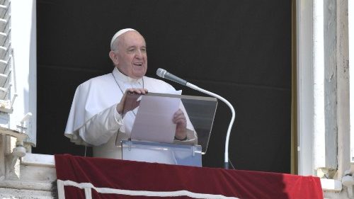 Francesco: solo l’amore risana la vita, non giudicare gli altri 