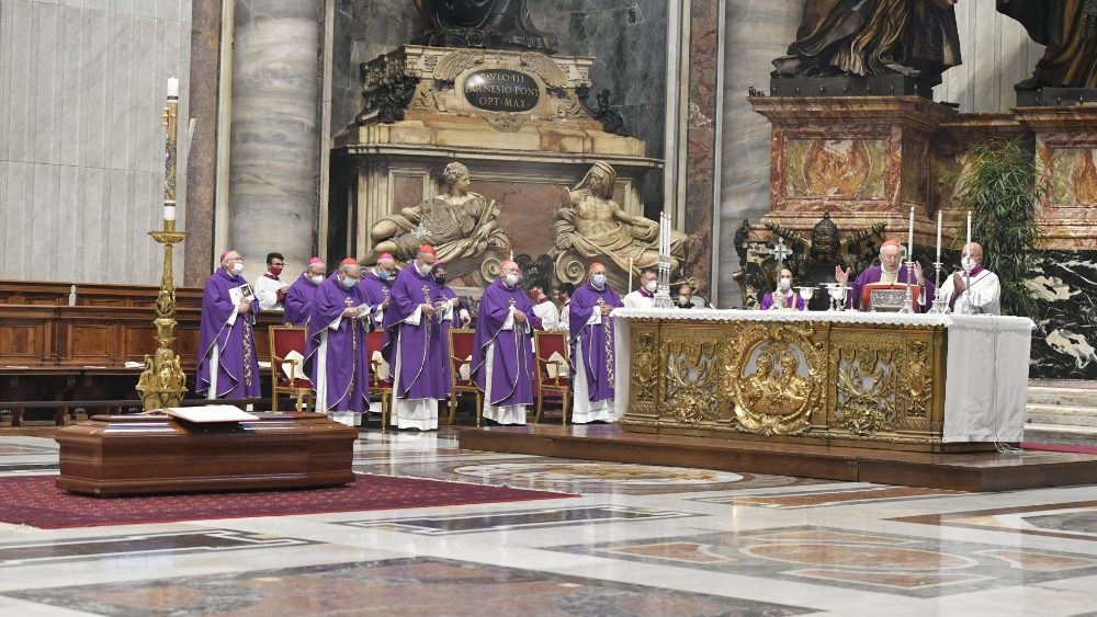 Exéquias do Cardeal Eduardo Martinez Somalo, no Altar da Cátedra da Basílica de São Pedro