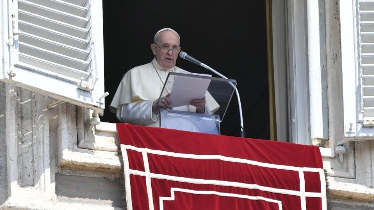 Папа Франциск під час недільної молитви "Ангел Господній" (2021 р.)