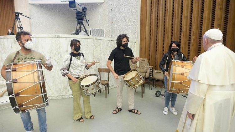 Francesco con i "Tummarinari di Donnici" 