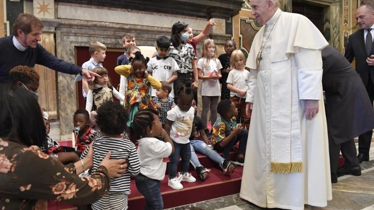 Papież: wszystko, co jest życiem, bierze początek od Boga