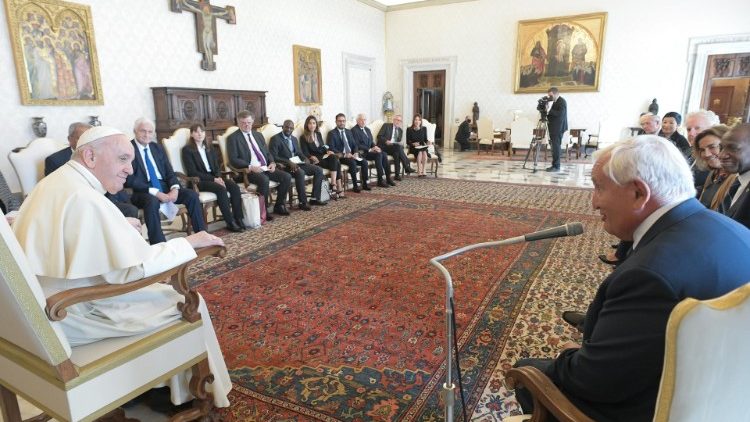 Im Dialog mit den Mitgliedern der Stiftung Leaders pour la paix im Vatikan