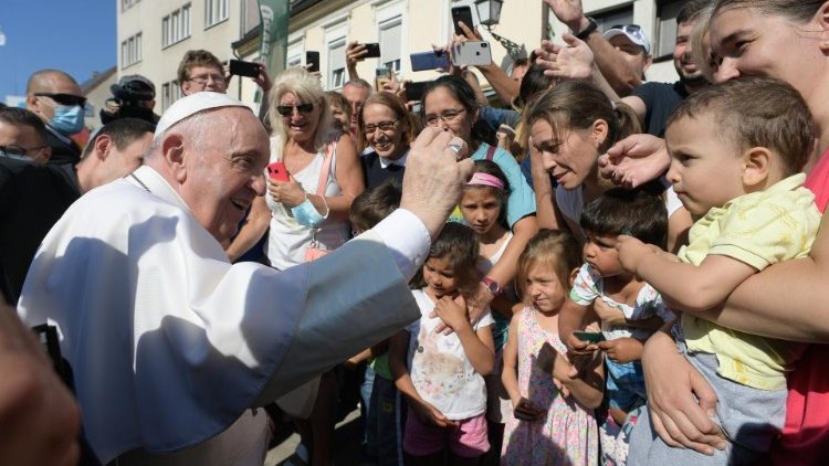 ĐTC chào các tín hữu