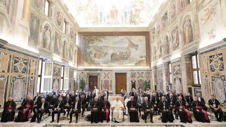 La foto di rito a conclusione dell'incontro del Papa con i catechisti europei