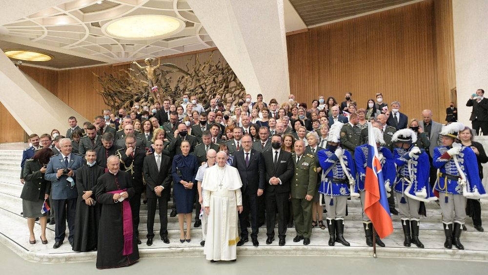 Pápež s účastníkmi 15. národnej púte Ordinariátu Ozbrojených síl a Ozbrojených zborov Slovenskej republiky do Ríma a Vatikánu