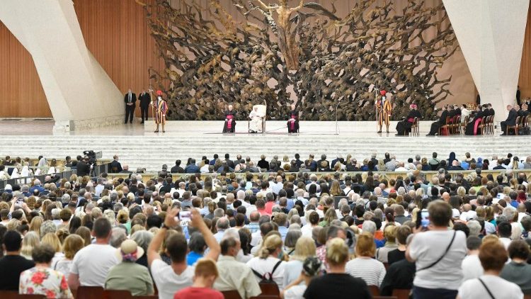 教宗在保禄六世大厅主持公开接见活动