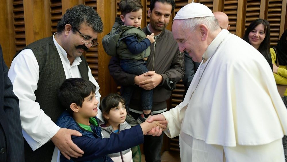 Pápež zdraví členov afgánskej rodiny