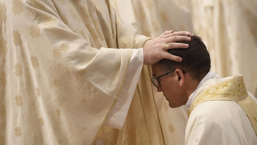 Ordenação episcopal na Basílica de São Pedro