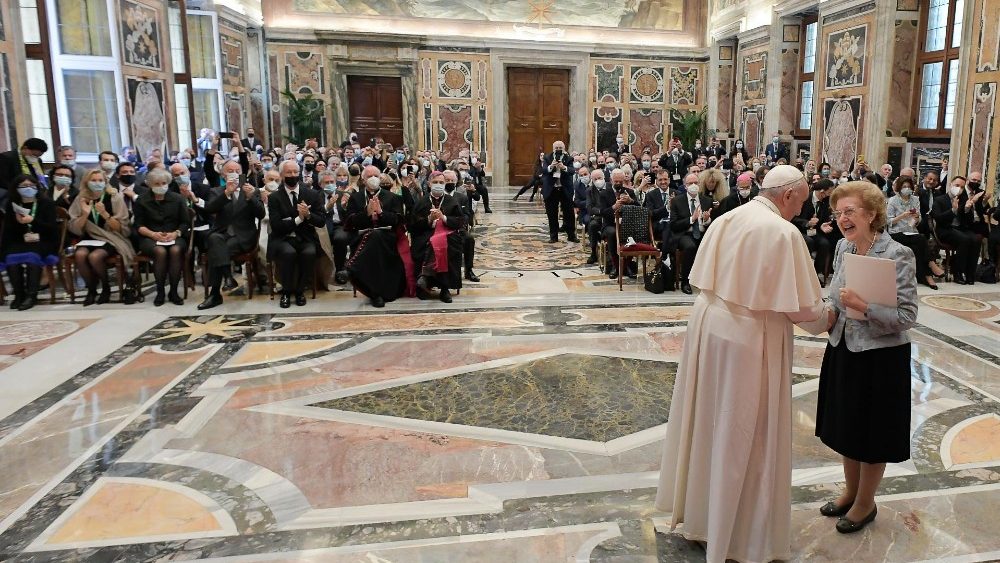 Na Sala Clementina, o encontro do Papa com membros da Fundação Centesimus annus