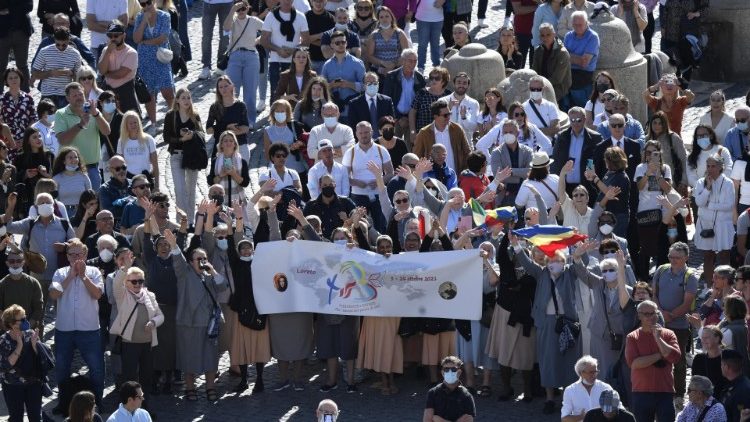 I fedeli in piazza San Pietro