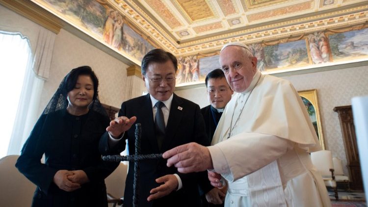 Францішак з Прэзідэнтам Паўднёвай Карэі Мун Чжэ Інам