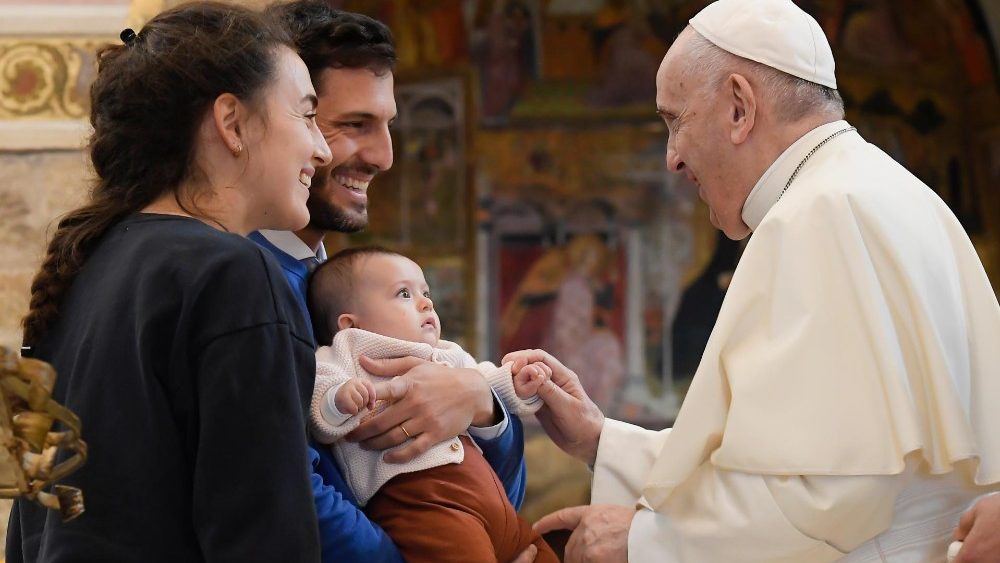 O encontro com a família missionária Florence e Thibault com a pequena Celeste