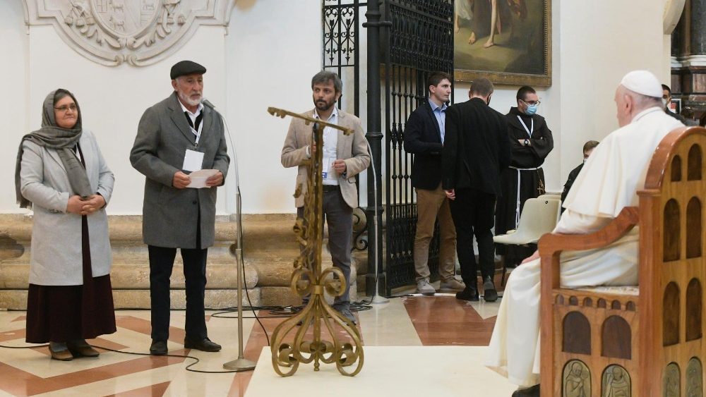 Do Afeganistão à Itália, Qadery Abdul Razaq, ex-sociólogo do Unicef, e sua esposa Salima com o Papa