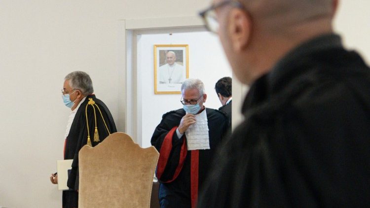 Un'udienza del Processo del Tribunale Vaticano sulla gestione dei fondi della Santa Sede 