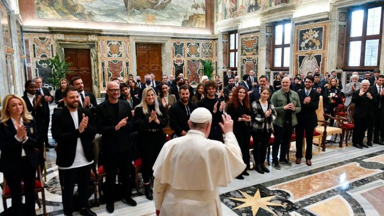 Papa Francesco incontra gli organizzatori e i partecipanti al "Christmas Contest"